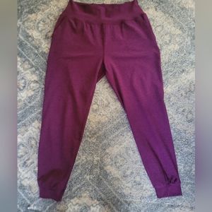 Beyond Yoga Spacedye Midi Jogger in Aubertine-Beet